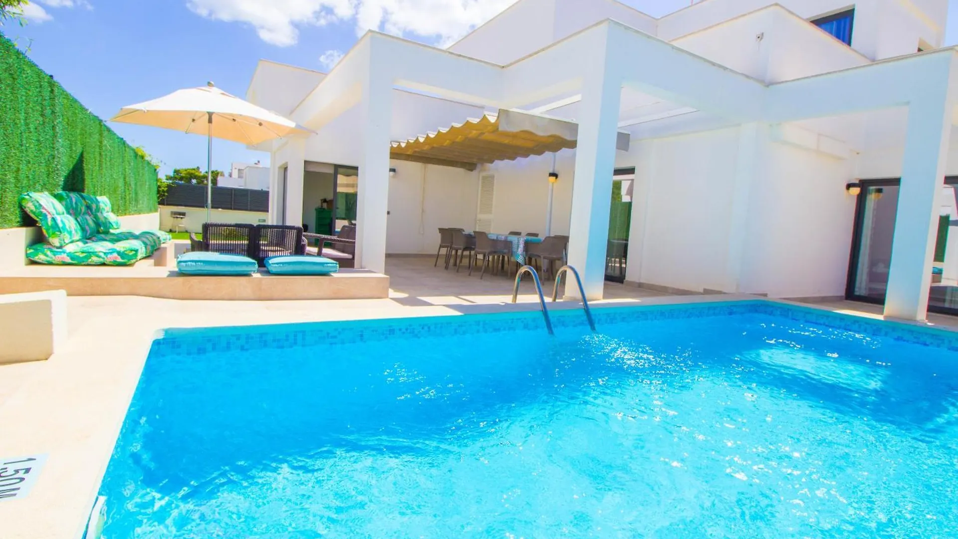 Semesterbostad Villa Alex Can Picafort  Spanien